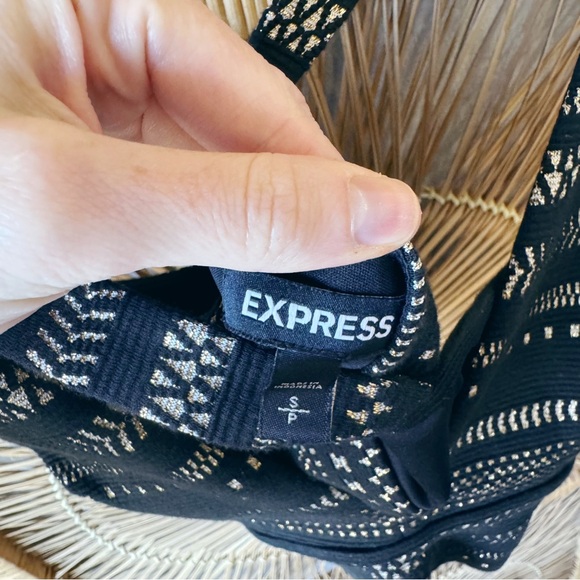 Express Black and Gold Metallic Striped Women's Crop Top SZ S/P - Picture 5 of 5